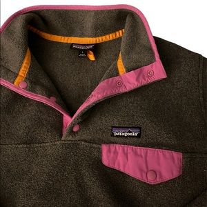 Dark Gray Large Patagonia Pullover with a quarter button-up